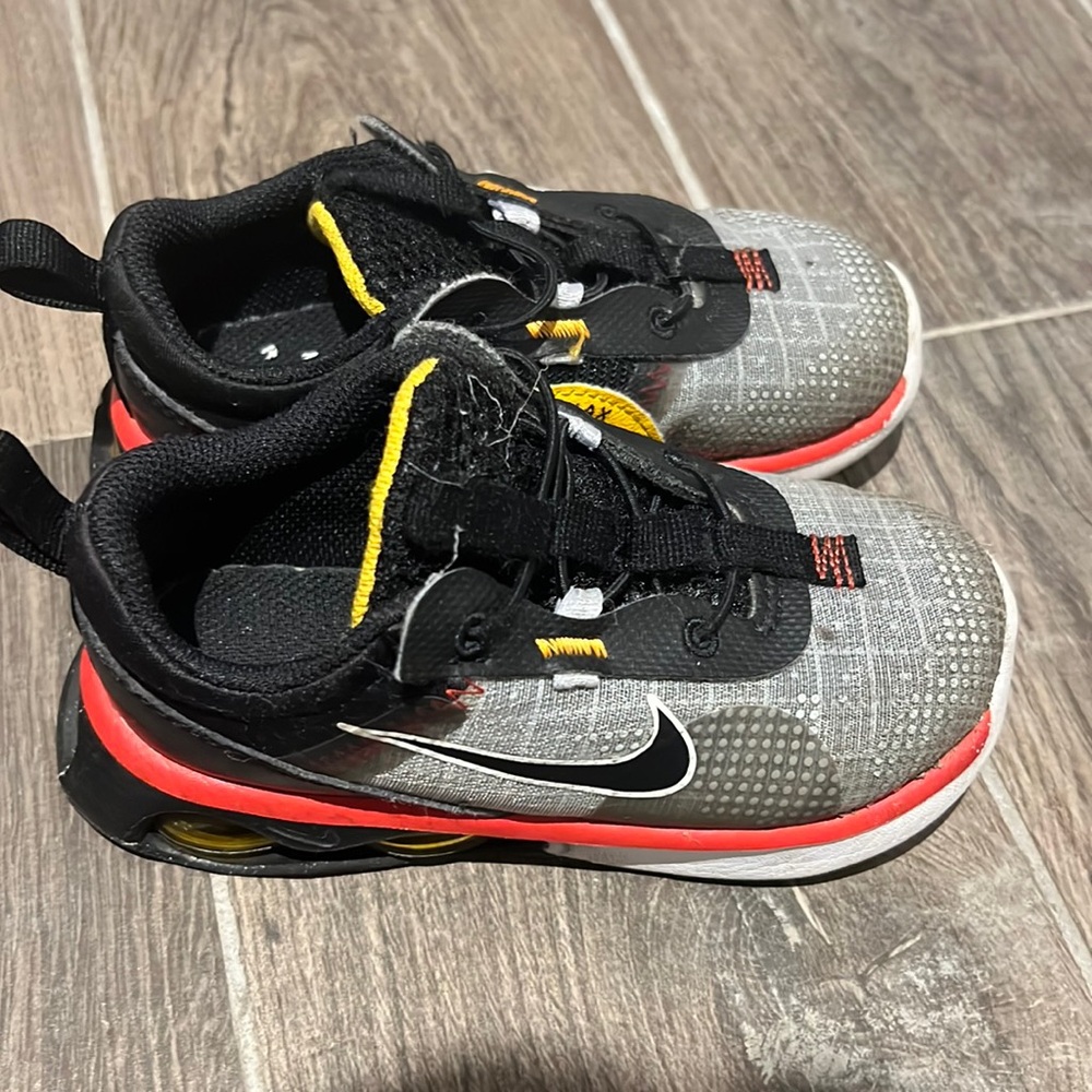 Kids Nike sneakers 9c